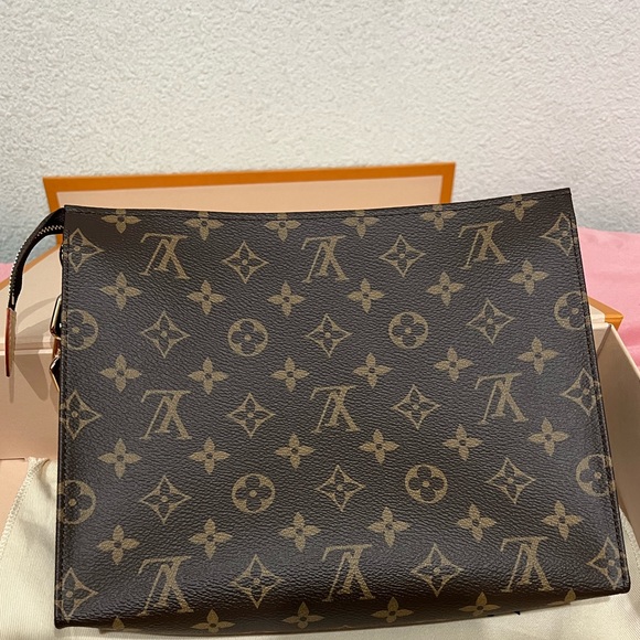 Brand new Toilet pouch 26 - Picture 3 of 15